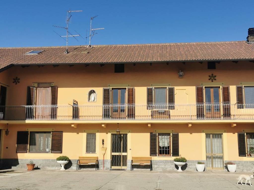 casa indipendente in vendita a Santhià