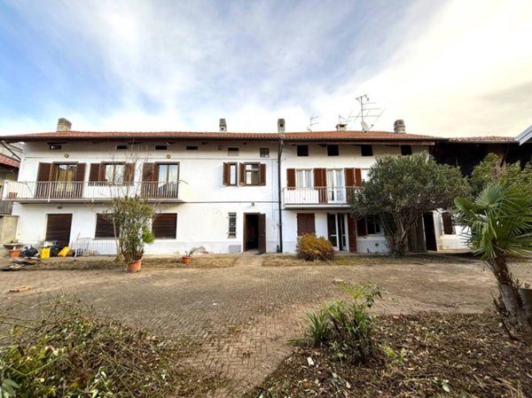 casa indipendente in vendita a Santhià
