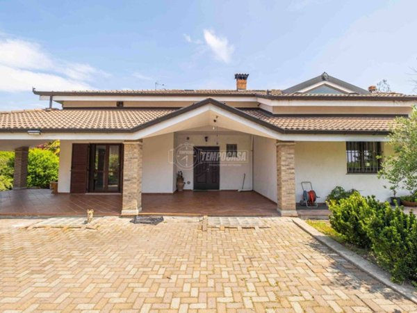 casa indipendente in vendita a Santhià