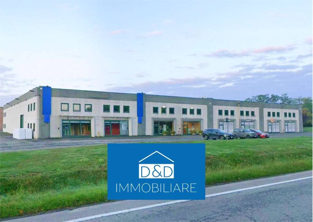 locale commerciale in vendita a Santhià