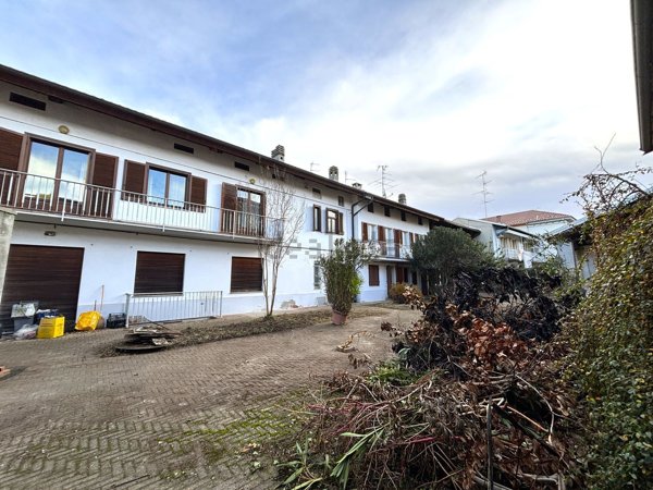 casa indipendente in vendita a Santhià