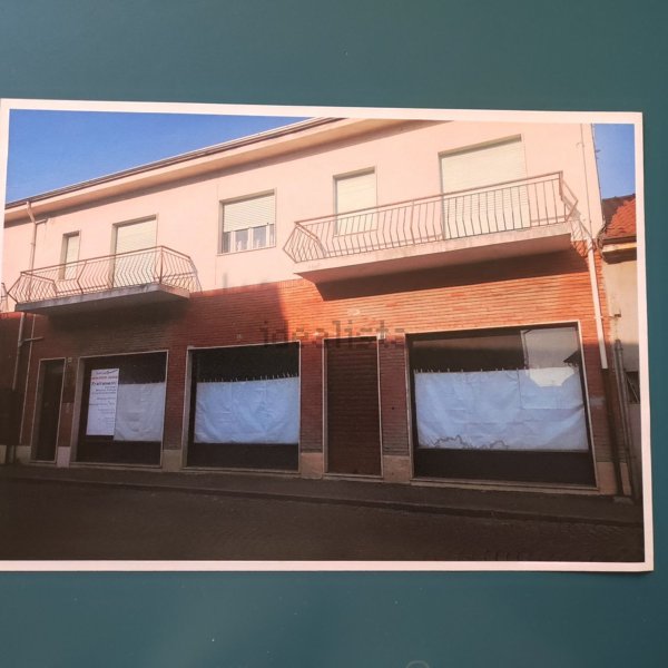 casa indipendente in vendita a Santhià