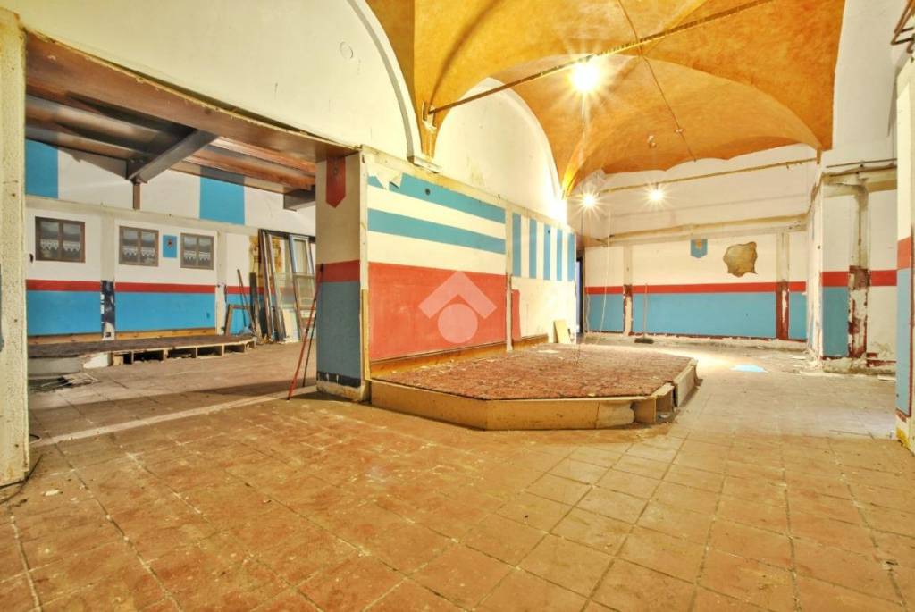 negozio in vendita a Santhià