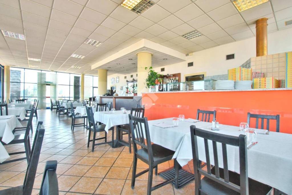 negozio in vendita a Santhià