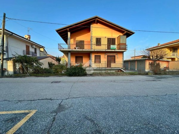 casa indipendente in vendita a Santhià