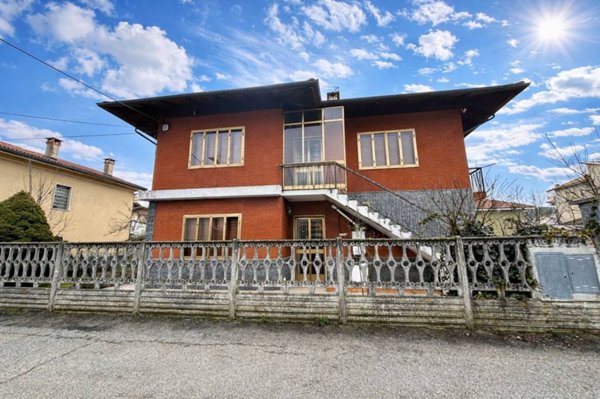 casa indipendente in vendita a Santhià