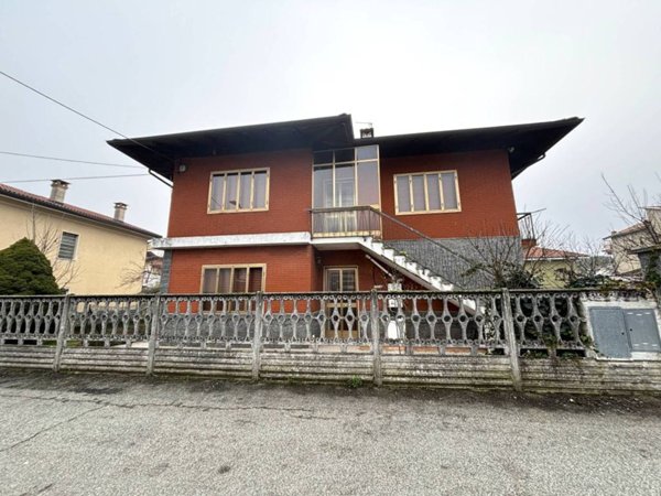 casa indipendente in vendita a Santhià