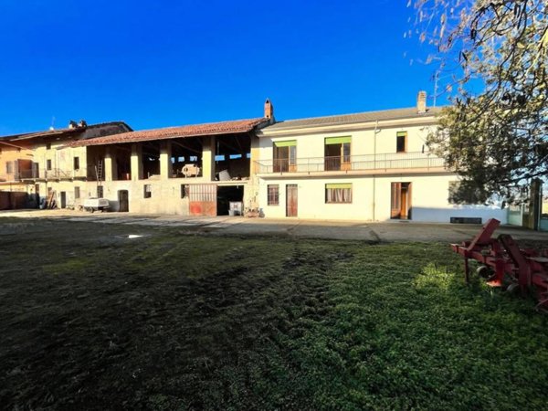 casa indipendente in vendita a Santhià
