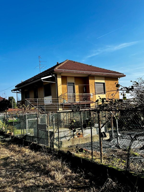 casa indipendente in vendita a Santhià