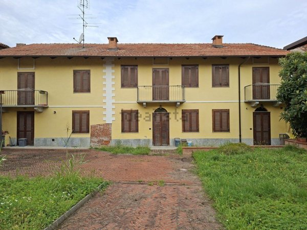 casa indipendente in vendita a Santhià