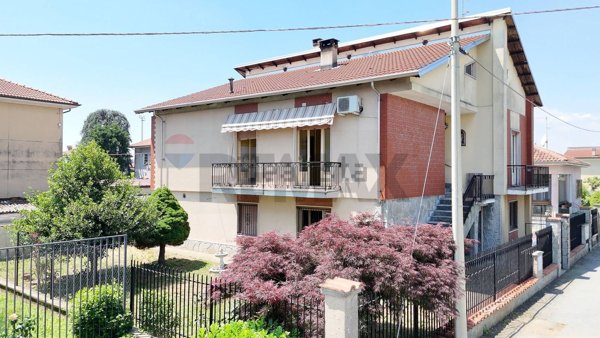 casa indipendente in vendita a Santhià