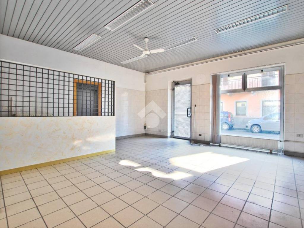 negozio in vendita a Santhià