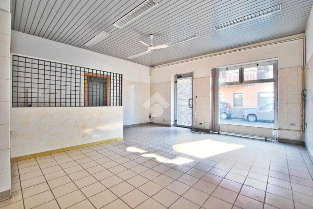 negozio in vendita a Santhià