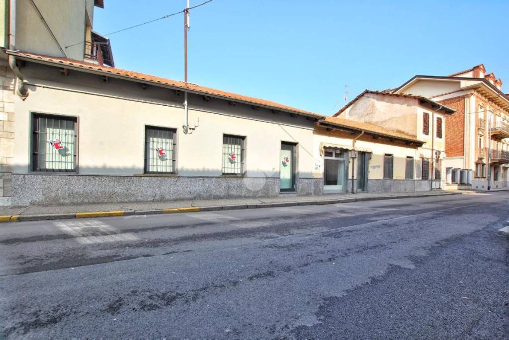 negozio in vendita a Santhià