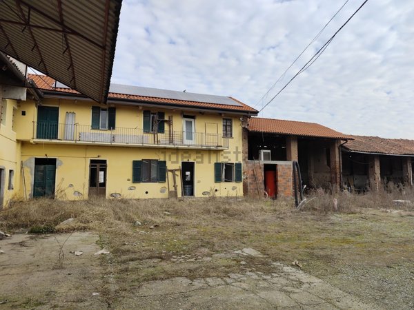 casale in vendita a Santhià