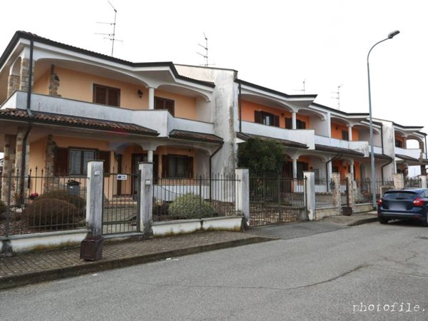 casa indipendente in vendita a Santhià