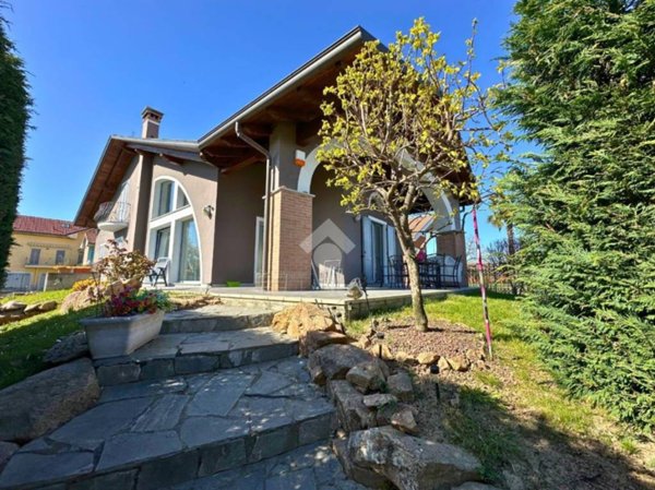 casa indipendente in vendita a Santhià