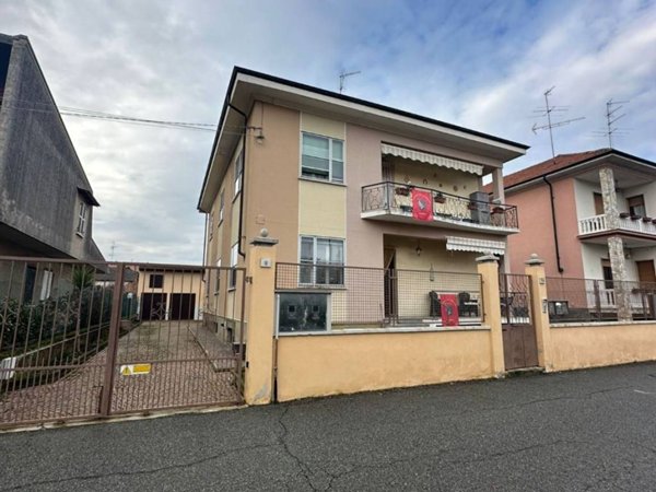 casa indipendente in vendita a Santhià