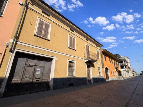 casa indipendente in vendita a Santhià