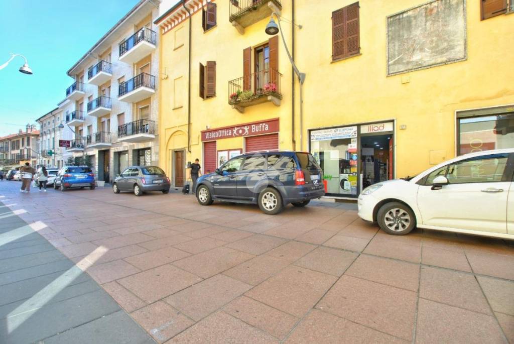 negozio in vendita a Santhià