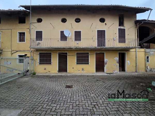 casa indipendente in vendita a Santhià