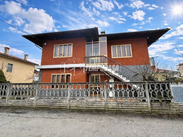 casa indipendente in vendita a Santhià