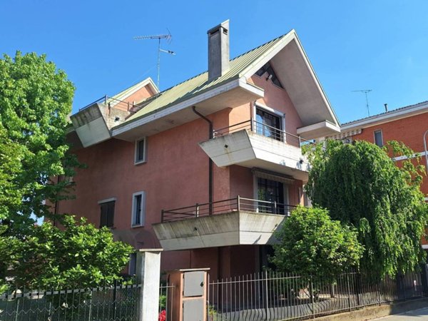 casa indipendente in vendita a Santhià
