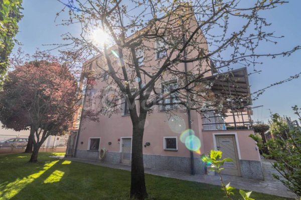 casa indipendente in vendita a Santhià