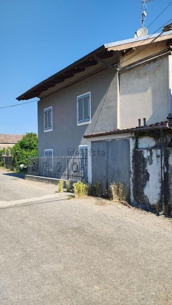 casa indipendente in vendita a Santhià in zona Bosafarinera Vettignè