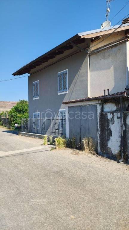 casa indipendente in vendita a Santhià in zona Bosafarinera Vettignè