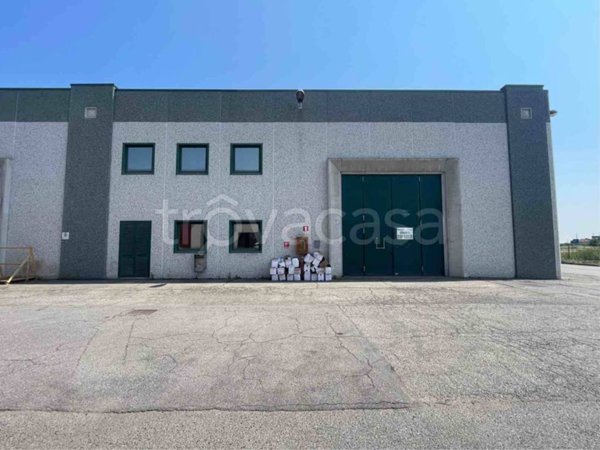 locale commerciale in vendita a Santhià in zona Bosafarinera Vettignè