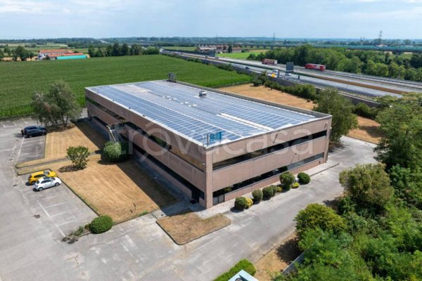locale commerciale in vendita a Santhià in zona Bosafarinera Vettignè