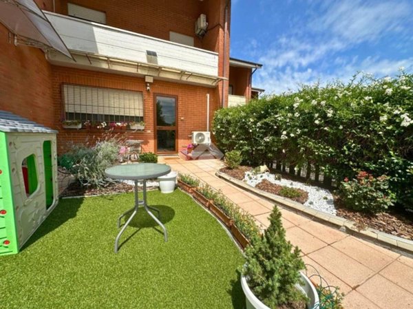 casa indipendente in vendita a Santhià