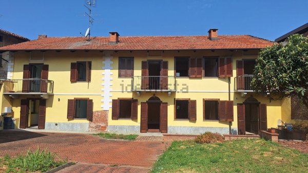casa indipendente in vendita a Santhià