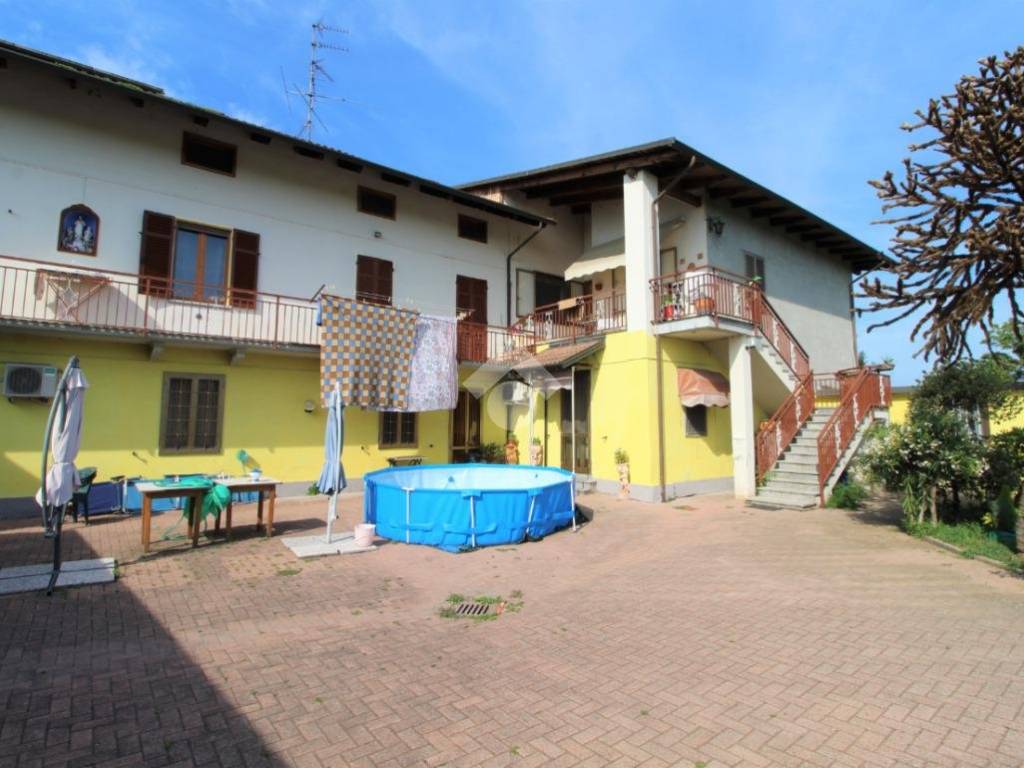 casa indipendente in vendita a Santhià