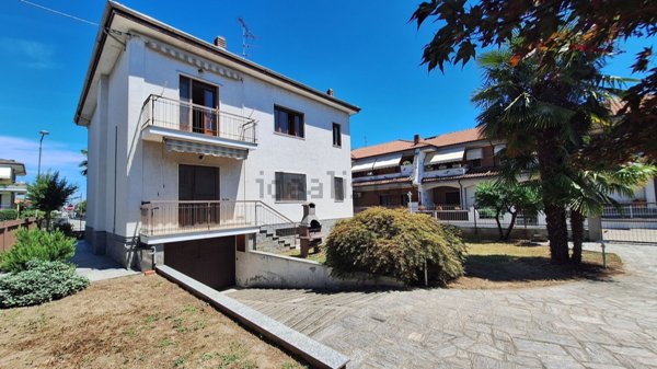 casa indipendente in vendita a Santhià