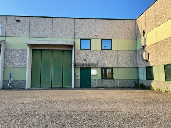 ufficio in vendita a Santhià in zona Bosafarinera Vettignè