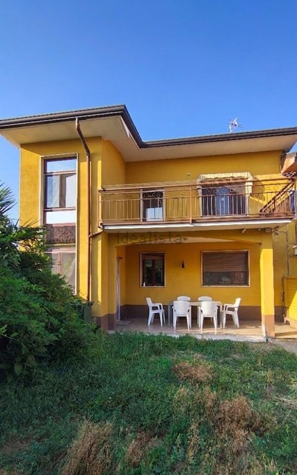 casa indipendente in vendita a Santhià