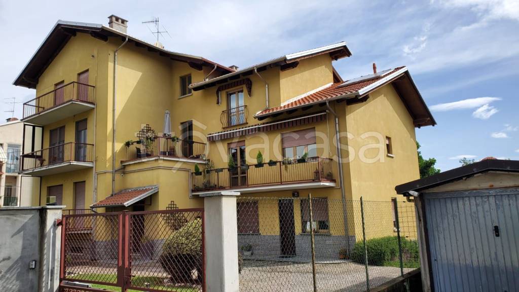 casa indipendente in vendita a Serravalle Sesia
