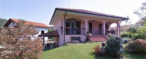 casa indipendente in vendita a Serravalle Sesia