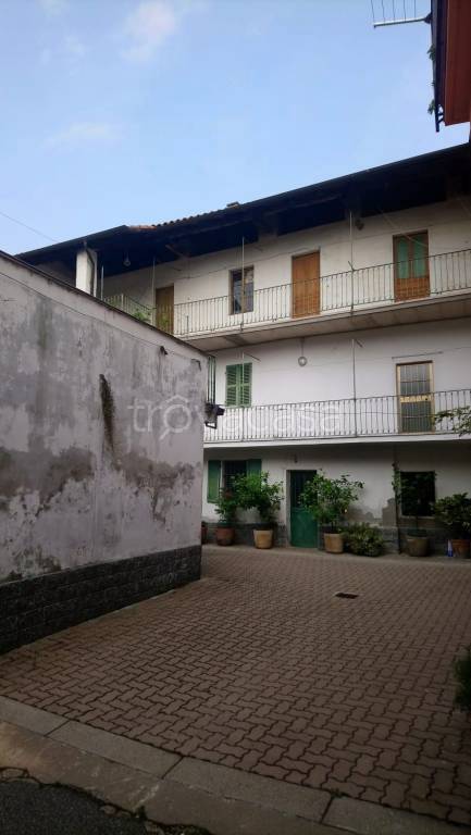 casa indipendente in vendita a Serravalle Sesia in zona Bornate