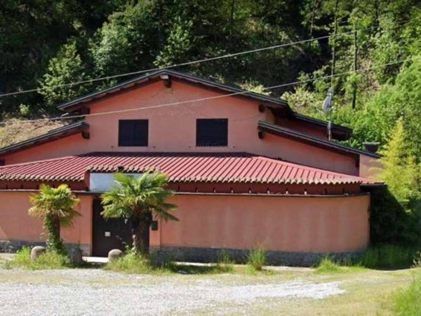 casa indipendente in vendita a Serravalle Sesia
