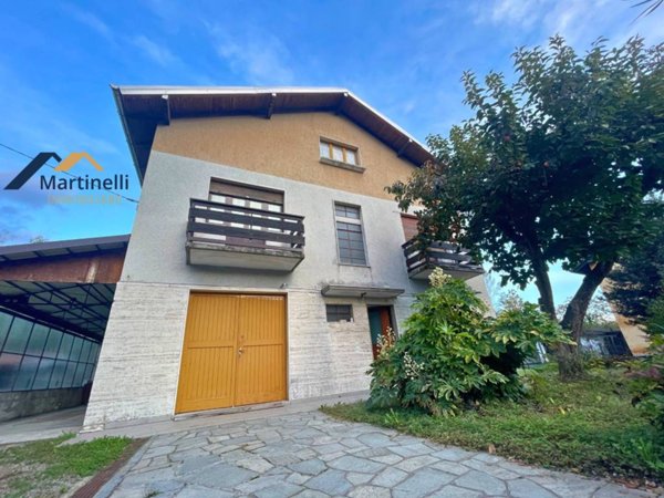 casa indipendente in vendita a Serravalle Sesia