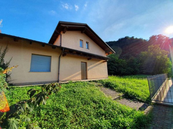 casa indipendente in vendita a Serravalle Sesia