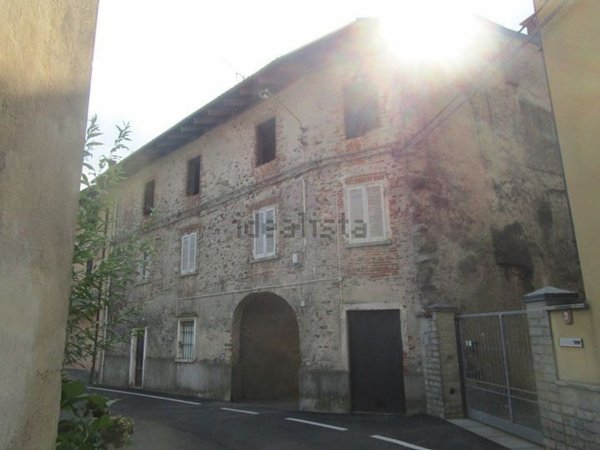 casa semindipendente in vendita a Serravalle Sesia