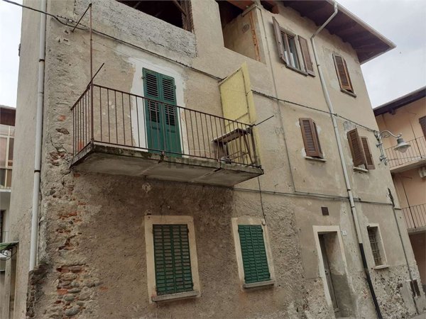 casa semindipendente in vendita a Serravalle Sesia