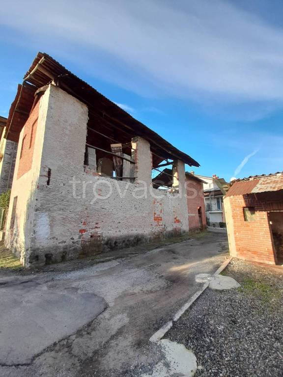 casa indipendente in vendita a Serravalle Sesia
