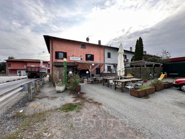 casa indipendente in vendita a Serravalle Sesia in zona Bornate