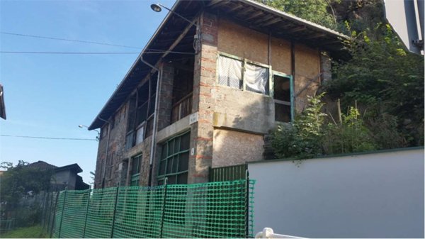 pentavano in vendita a Serravalle Sesia