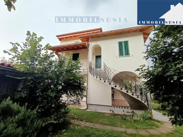 casa indipendente in vendita a Serravalle Sesia